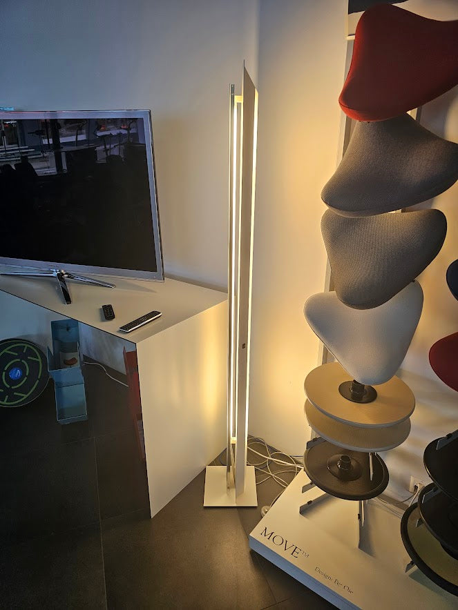 ICON white Stehleuchte Design: Steve Lechot ab Ausstellung