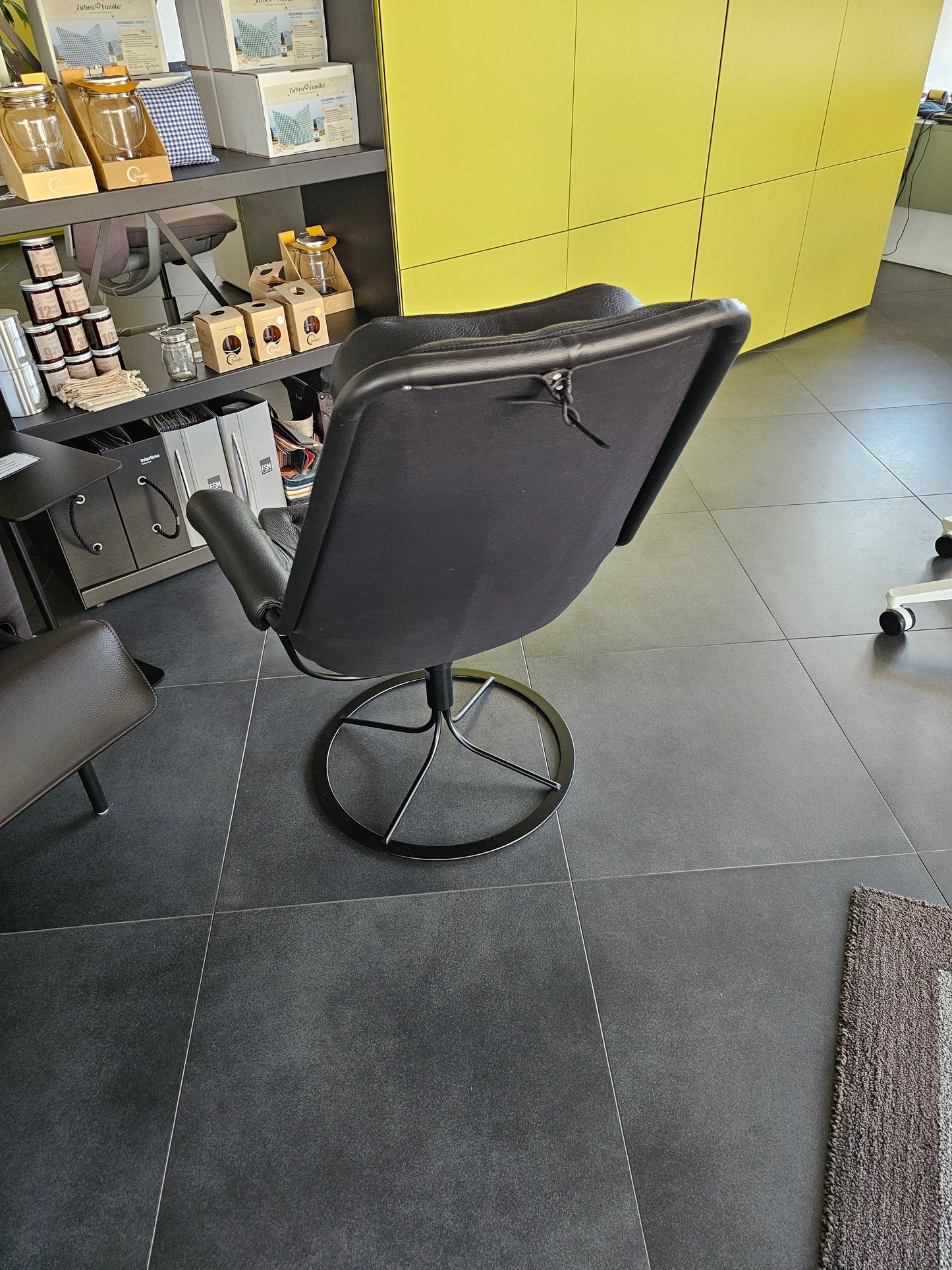 DUX Jetson Chair Special Edition Black