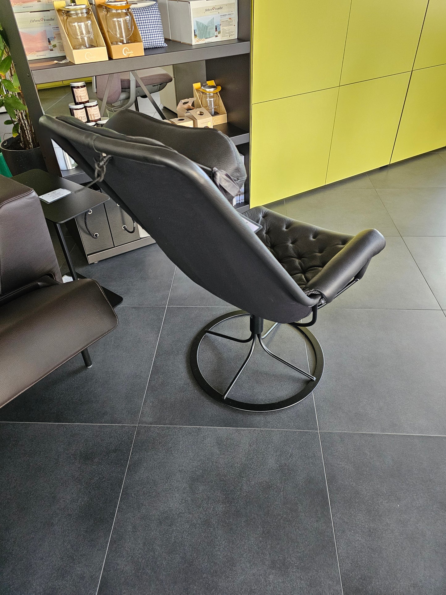 DUX Jetson Chair Special Edition Black
