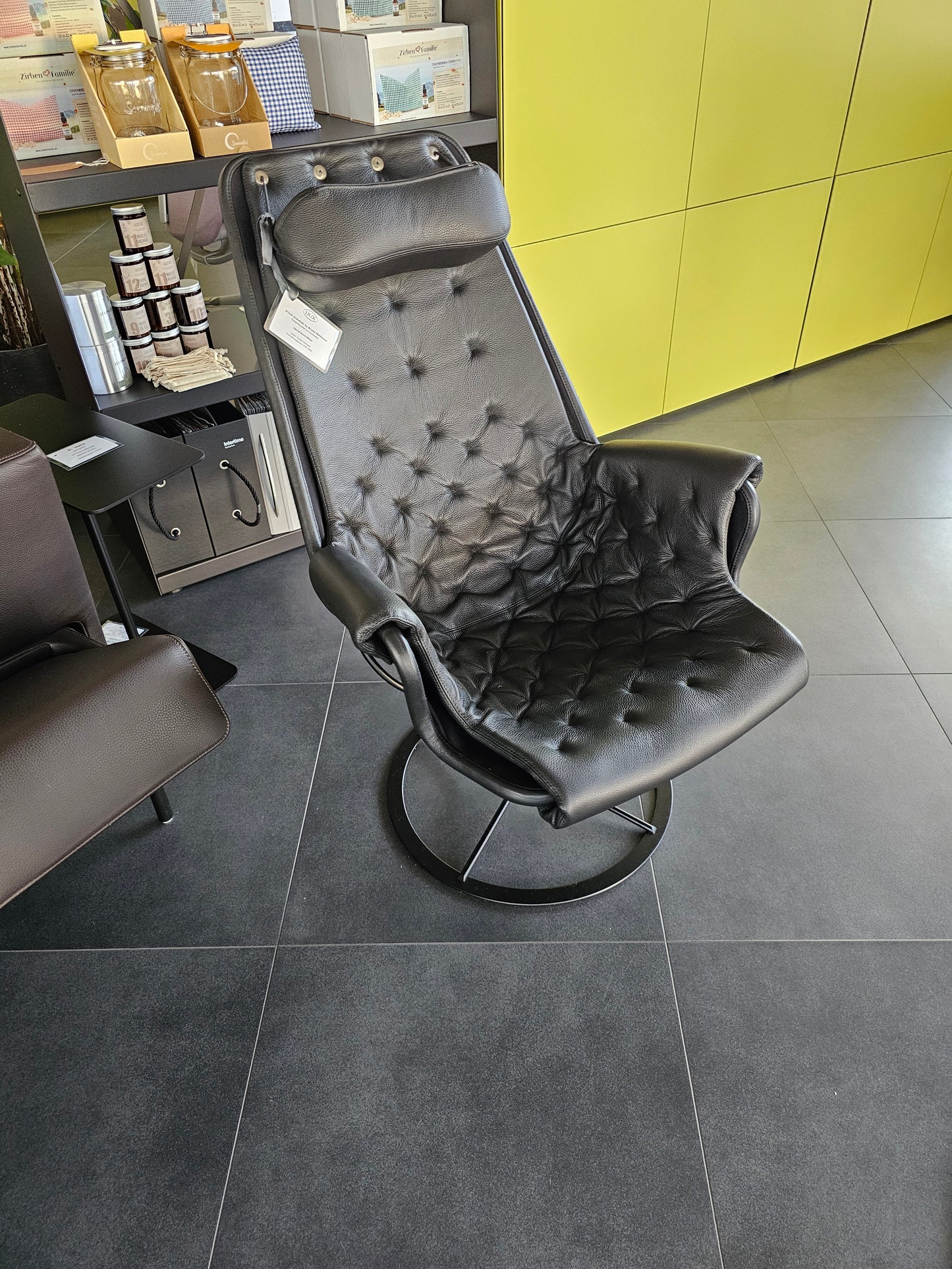 DUX Jetson Chair Special Edition Black
