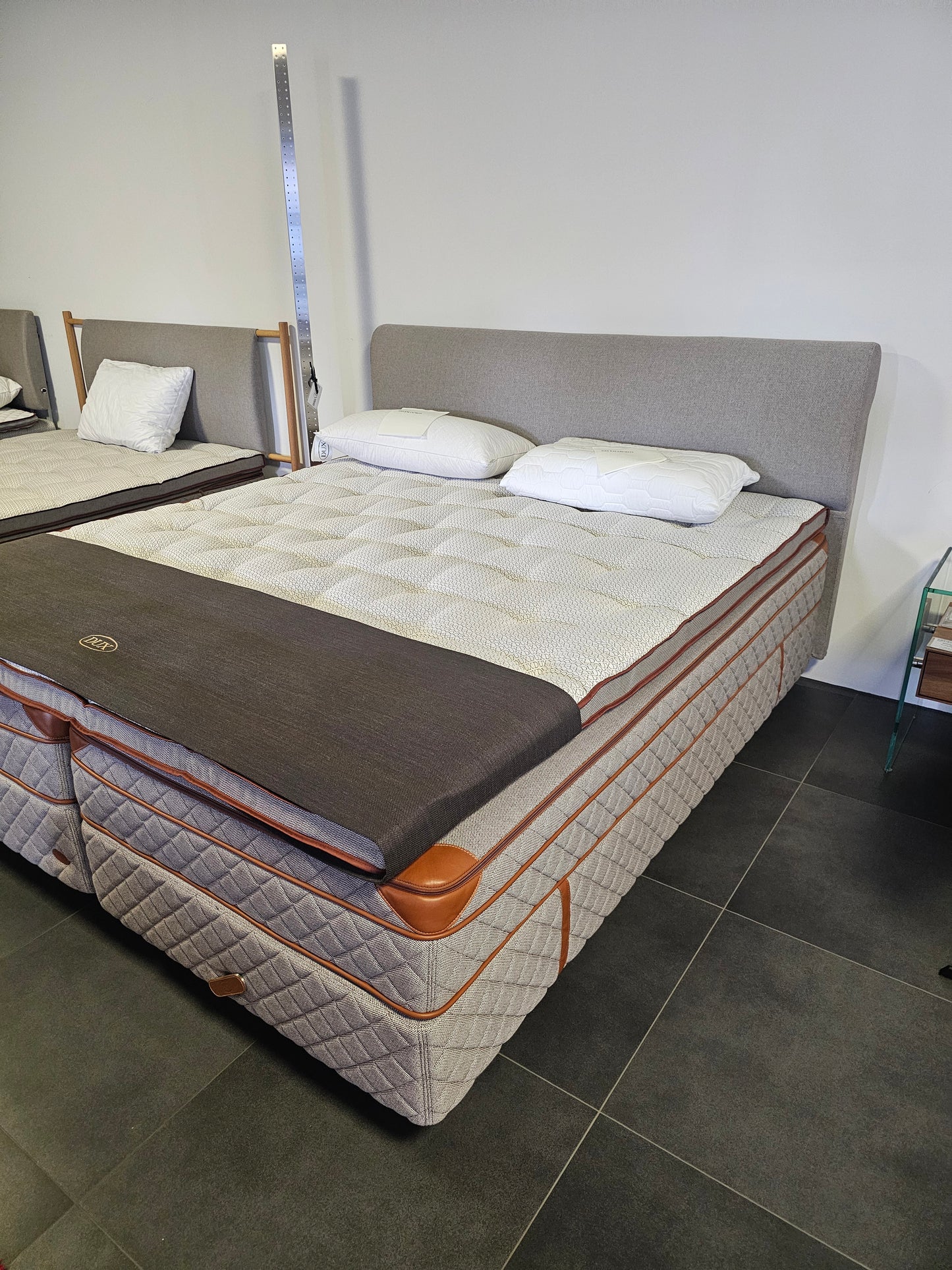 VERKAUFT DUX Bett 6006/8008 ab Ausstellung 30% Rabatt