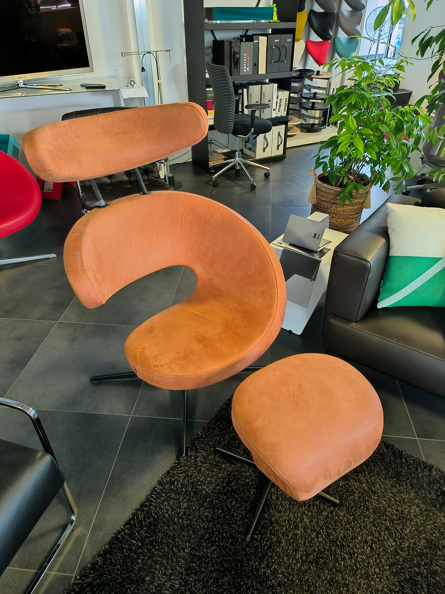 Varier Peel mit Hocker ab Ausstellung