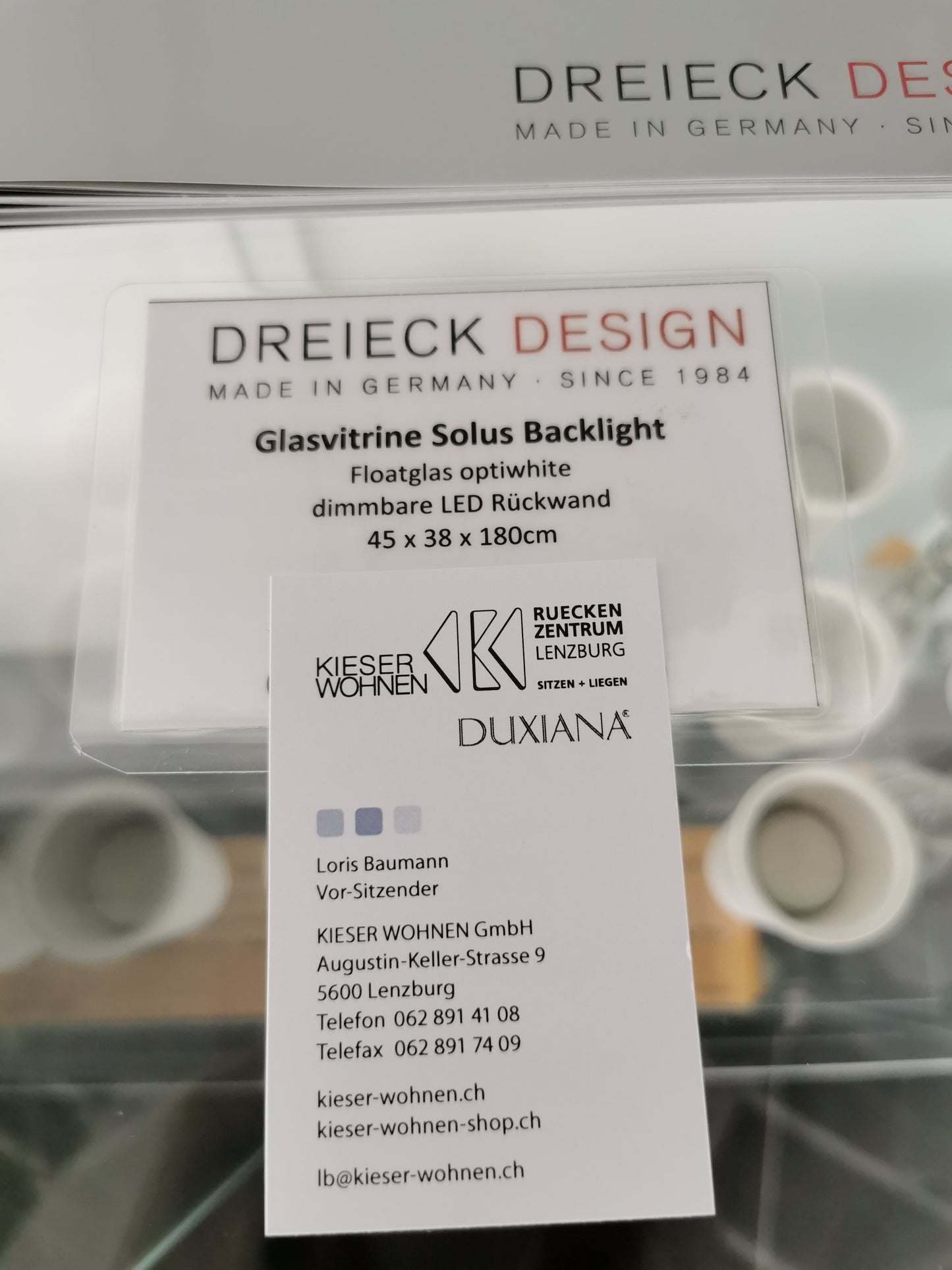 Dreieck Design Glasvitrine Solus Backlight Float Optiwhite Spezialpreis ab Ausstellung