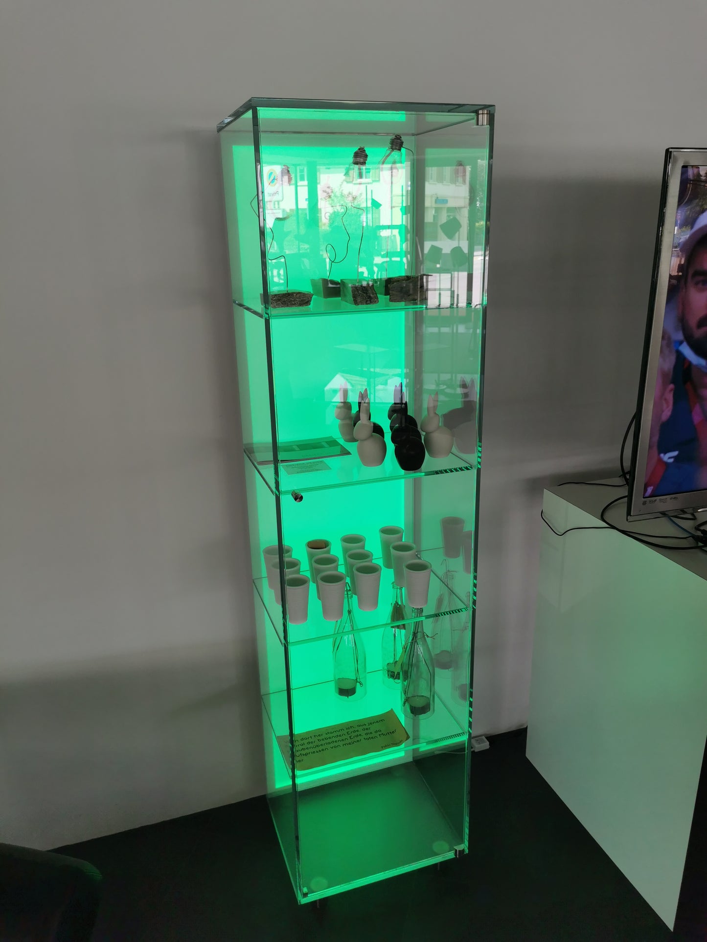 Dreieck Design Glasvitrine Solus Backlight Float Optiwhite Spezialpreis ab Ausstellung