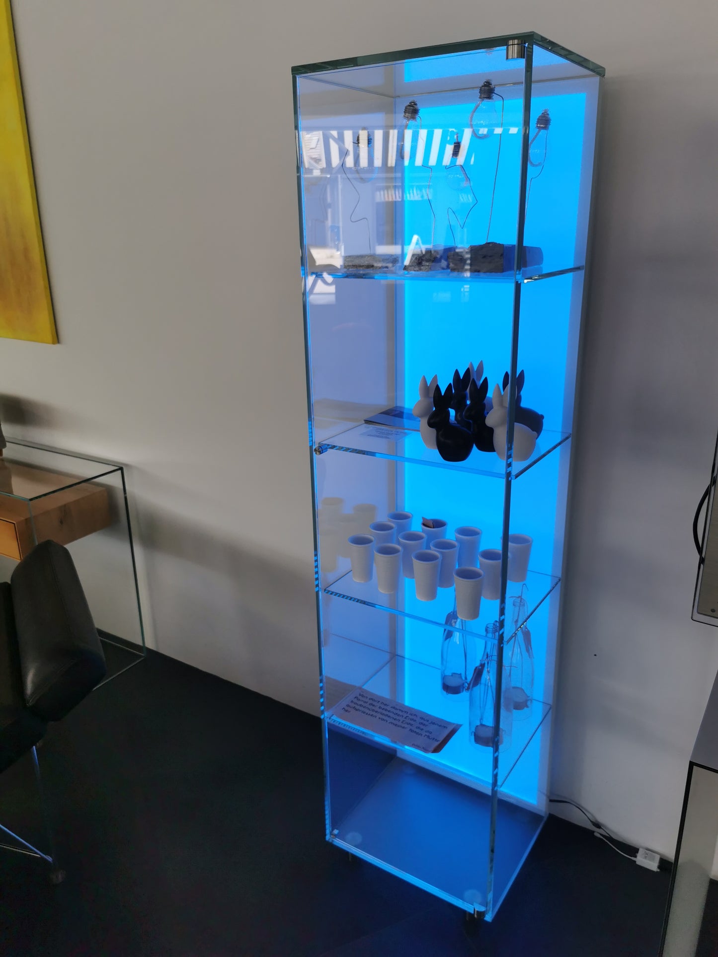 Dreieck Design Glasvitrine Solus Backlight Float Optiwhite Spezialpreis ab Ausstellung