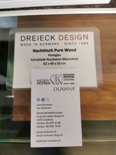 Dreieck Design Pure Wood Nachttisch mit Schubladenelement Nussbaum