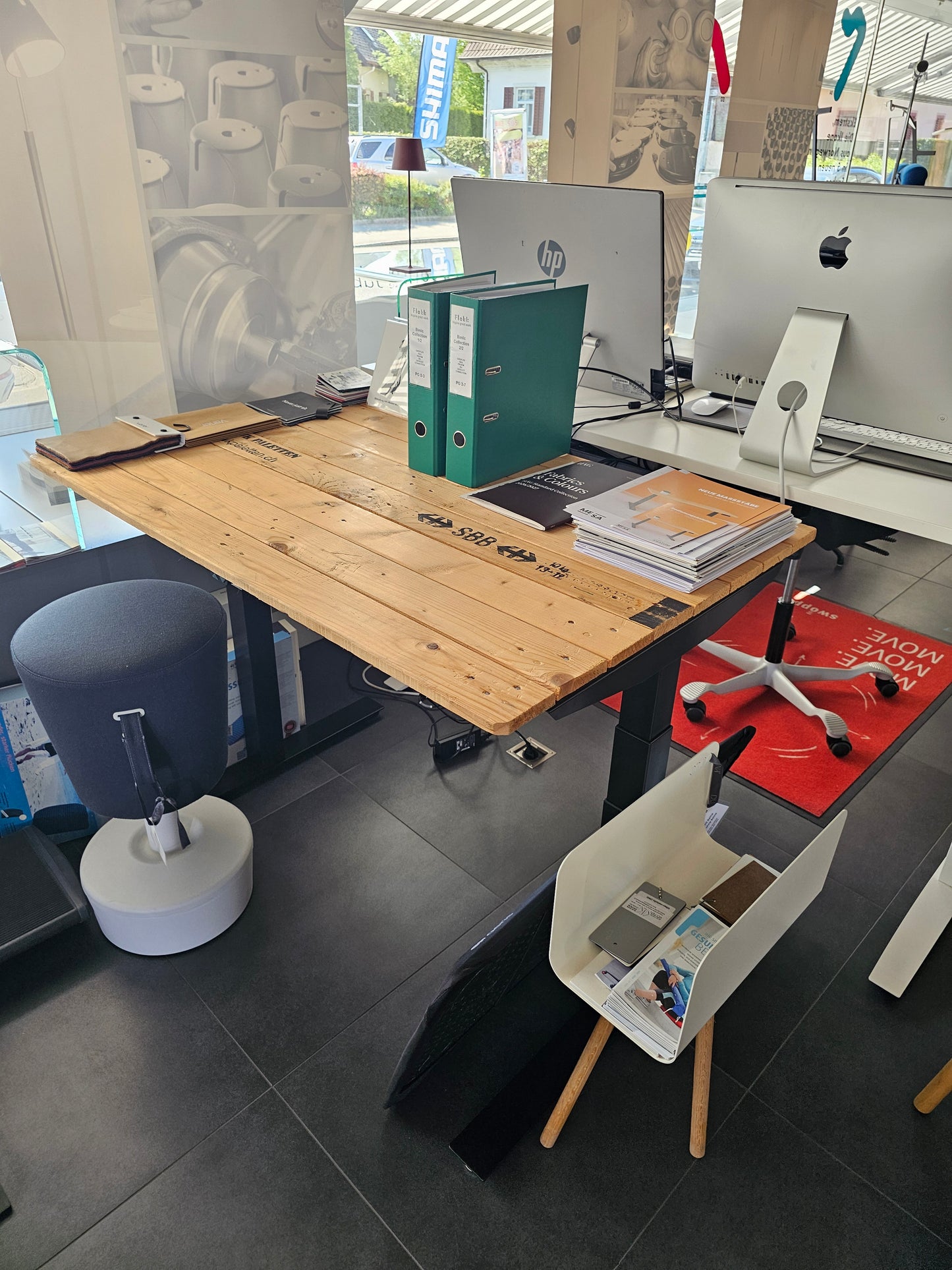 Freestand P2000 Steh Sitztisch mit Tischplatte SBB Paletten Deckel Natur 120x80cm Rabatt 45%