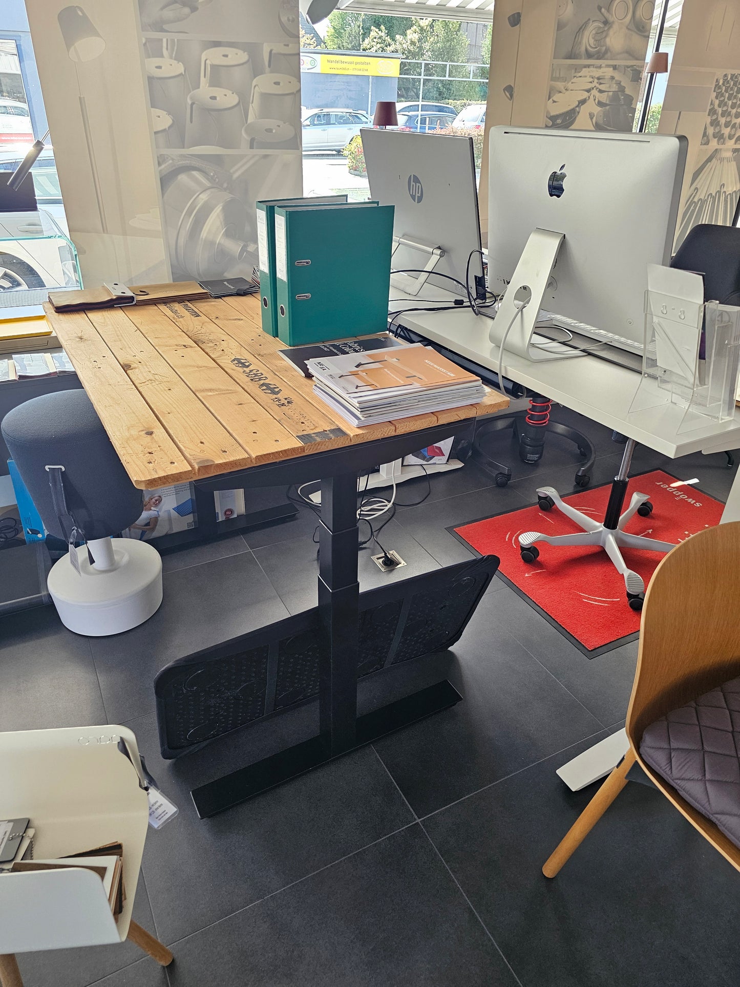 Freestand P2000 Steh Sitztisch mit Tischplatte SBB Paletten Deckel Natur 120x80cm Rabatt 45%
