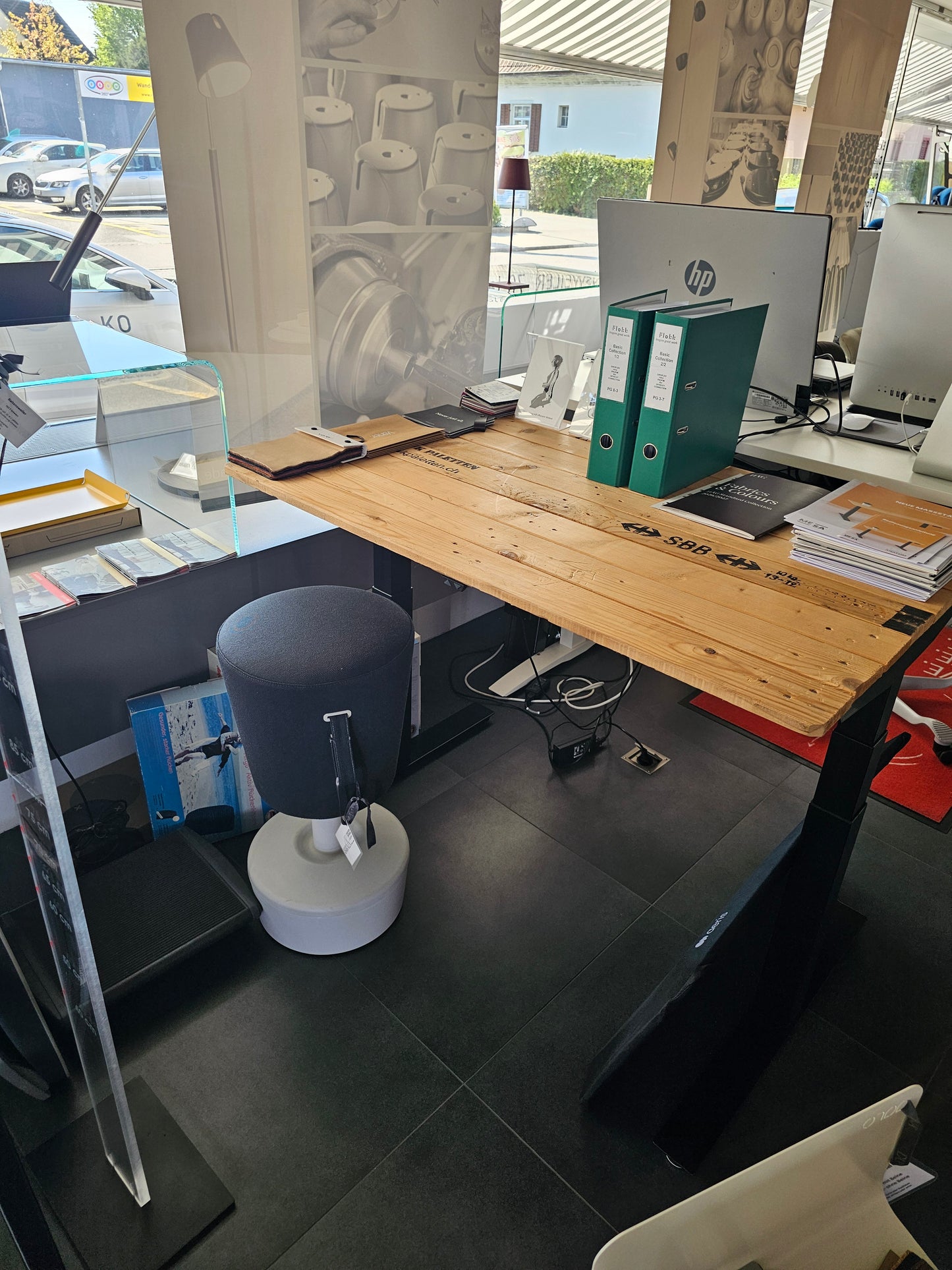 Freestand P2000 Steh Sitztisch mit Tischplatte SBB Paletten Deckel Natur 120x80cm Rabatt 45%